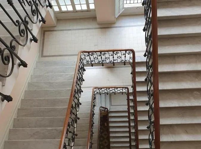 Astoria מנטון